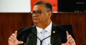 STF julga lei sobre porte de armas com voto de Flávio Dino