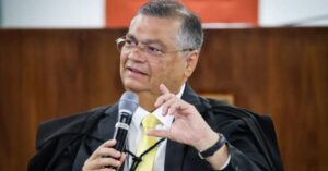 Dino mantém suspensão de emendas parlamentares