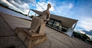 STF tem maioria contra revista íntima em visitas a presídios