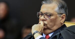 Dino dá prazo para fim de inquérito sobre Renan Calheiros