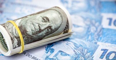 Dólar sobe para R$ 5,77 e mercado espera ajuste fiscal