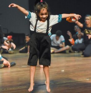 Crianças autistas apresentam musical fruto de projeto apoiado por Neto Evangelista
