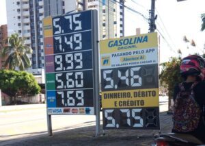 Não baixa! Postos continuam cobrando 30,5% de ICMS ao invés de 18% no combustível