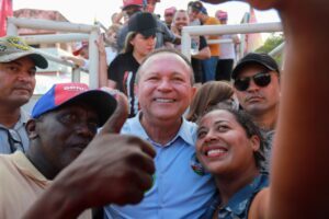 Brandão encerra semana com carreata em São Luís