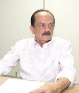 Dr. Julinho saiu derrotado das eleições, mas ele ainda não percebeu