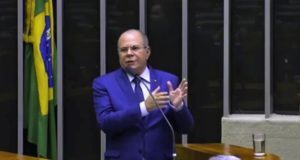 Iracema Vale e Samuel Melo abordam desafios e responsabilidades de prefeitos e vereadores