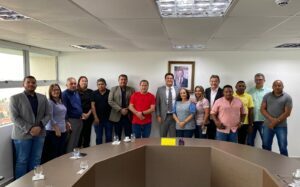 Felipe Camarão recebe lideranças de Pirapemas