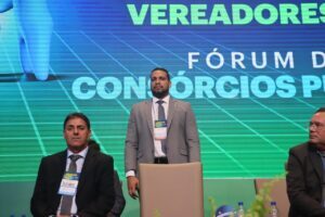 Vice-prefeito de Palmeirândia representa Univimar na marcha dos prefeitos