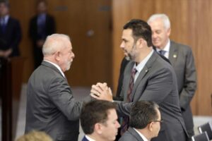 Fábio Macedo embarca pra China na comitiva de Lula
