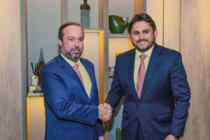 Juscelino anuncia parceria para levar energia e internet a 4,6 mil escolas