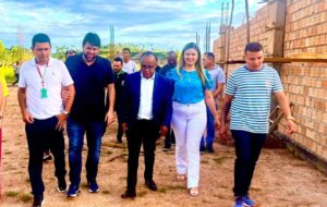 Katyane Leite entrega Título de Cidadão Pedreirense a Pedro Lucas