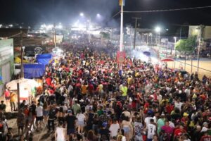 Viana abre oficialmente Carnaval em plena quarta-feira com 5 mil pessoas nas ruas