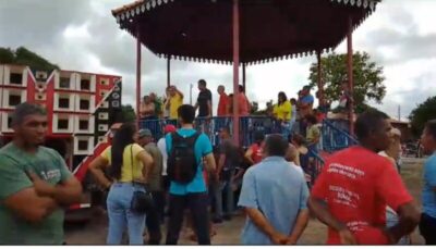 Desesperado Cleomar Tema faz discurso para uma dúzia de pessoas, ataca seu algoz e mostra que sua carreira política ta perto do fim