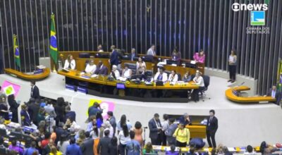 Homenagem na Câmara dos Deputados a Marielle Franco e Anderson Gomes Destaca Justiça e Memória