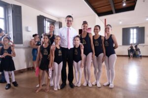 Deputado Carlos Lula garante continuidade de projeto social com reforma da sede do Dança Criança