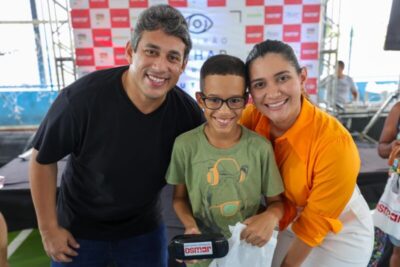 Osmar Filho realiza entrega de óculos nas regiões do São Francisco e Vila Embratel
