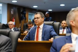 Ostomizados: Aprovado Projeto de Lei de autoria de Carlos Lula para intensificar informação e combate ao estigma