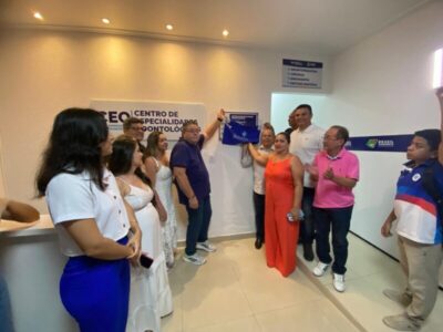 Acompanhado do deputado Hildo Rocha o prefeito Tratorzão inaugura CEO e entrega Vam para transporte de usuários do TFD
