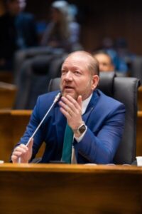 Othelino denuncia calote de governo contra municípios maranhenses e critica Famem