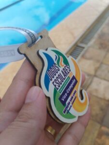 Shorts: Prefeito Julinho entrega medalha de MDF para alunos nos Jogos Escolares de Ribamar