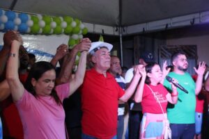 Prefeito de Viana, Carrinho Cidreira, inaugura pavimentação de ruas no Democrata