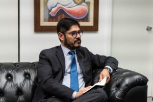 Repórter maranhense derruba megacontratação do governo Lula