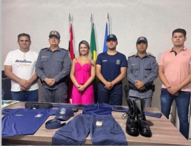 Primeira dama Roberta Regina e comandante do 33⁰ BPM, Major Aécio realiam entrega de equipamentos a nova Garda Municipal de Fortuna