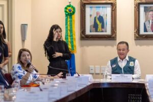 Iracema Vale prestigia ato de assinatura de decreto do Programa Maranhão sem Queimadas