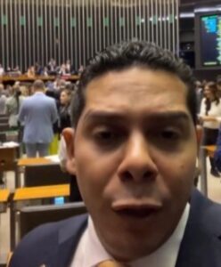 Pergundar não ofende: Onde Está Paulo Marinho Jr.?