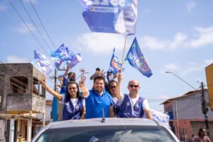 Carreata de Dr. Joel leva uma multidão às ruas da Cidade Olímpica