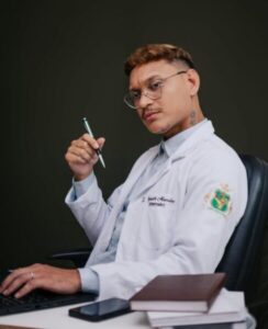 Diretor do hospital de Cedral ataca governador em grupo de whatsapp