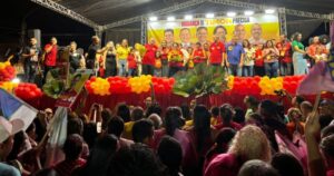 No último comício, com emoção e milhares de pessoas pedindo a mudança, Rafael agradece carinho rumo à vitória