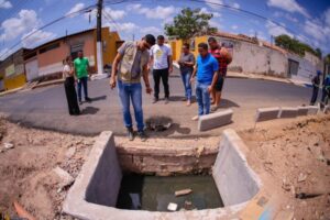 Raimundo Penha vistoria obras do Canal da Forquilha