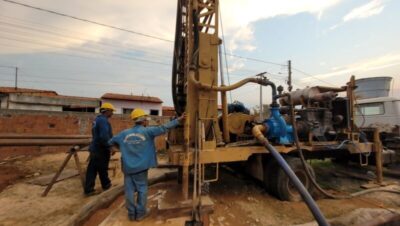 Prefeito Raimundinho perfura mais um poço disponibilizando mais agua a população de Presidente Dutra