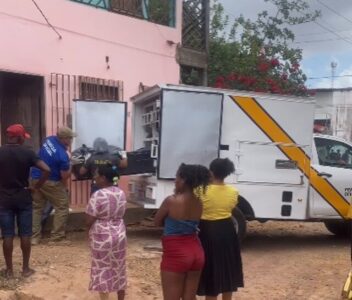 Mulher é assassinada com golpe de faca no pescoço e ex-marido está foragido