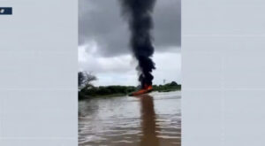 VÍDEO: Lancha pega fogo e deixa três pessoas gravemente feridas em Monção