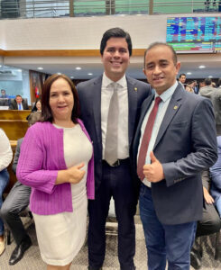 Solenidade de entrega da medalha Manoel Beckman ao ministro do Esporte André Fufuca é prestigiada pelo deputado Aluízio Santos e prefeita Belezinha