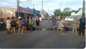Moradores interditam Avenida dos Africanos durante protesto em São Luís
