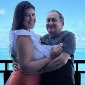 Agora lascou! Em comício, ex-prefeito quer dar à prefeitura de presente para sua mulher; VÍDEO