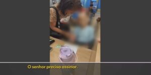 Assistam ao vídeo!!! Mulher leva morto em cadeira de rodas para sacar empréstimo de R$ 17 mil… Desrespeito!!!