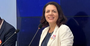 Desempenho de Flávia Alves se destaca nos debates
