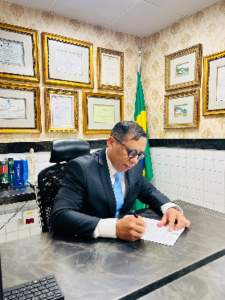 Fabiana Vilar concede Medalha Manuel Beckman ao Prof. Dr. Paulo Ramos; UFMA comemora condecoração