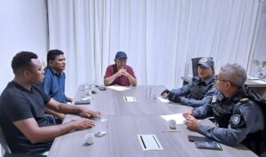 Prefeito Zequinha Ribeiro em reunião com a polícia militar pauta para o carnaval 2024