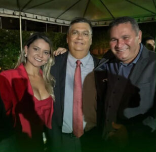 Sebastião Costa e Roberta Regina representam o povo de Fortuna em homenagem ao ministro do STF Flávio Dino