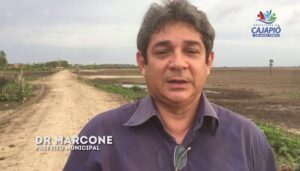 Prefeito de Cajapió distribui peixes estragados para a população