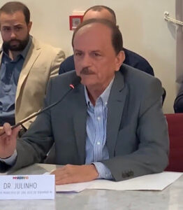Dr. Julinho manifesta preocupação com a paralisação do transporte semiurbano e busca solução junto a MOB e Sindicato para fim da greve