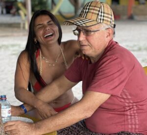 Orientado pela mulher, prefeito de Arari se vinga de servidores pela derrota eleitoral