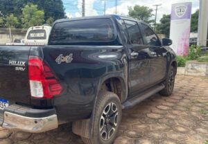 Mulher com várias passagens pela polícia é presa com caminhonete roubada, em Açailândia