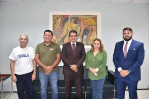 Pocurador-geral de justiça recebe a visita do prefeito reeleito Mecinho