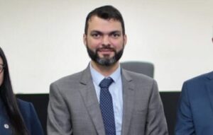 Froz Sobrinho aplica pena de suspensão a Aurino Rocha, do Cartório de Caxias